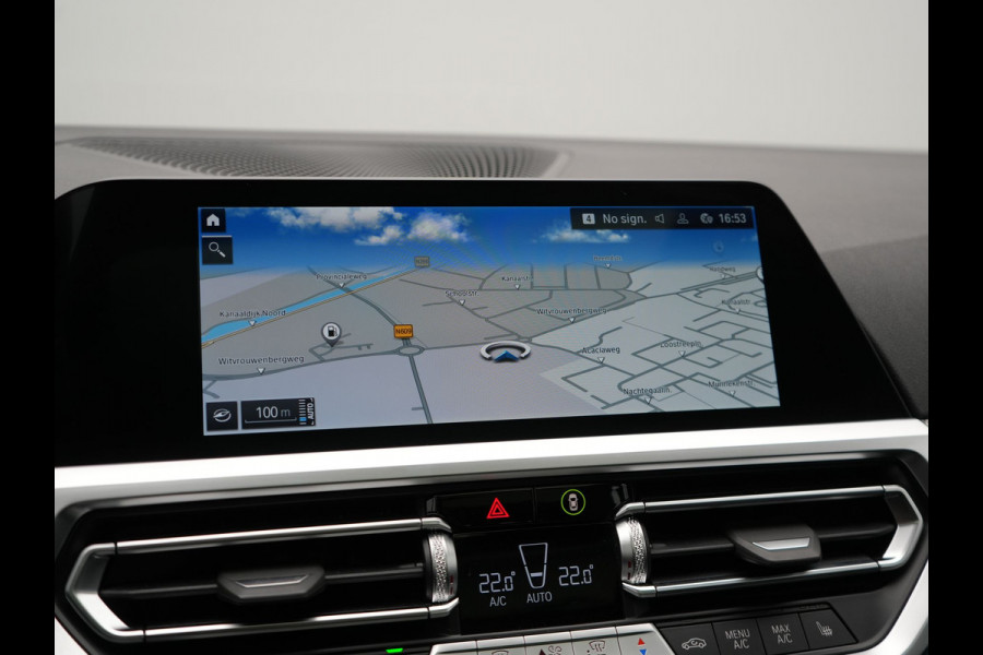 BMW 3 Serie Touring 320e M Sport Plug In Hybrid 204pk Dealer O.H. PHEV | Trekhaak Af Fabriek | Panodak | Camera | Adaptief Onderstel | 19"L.M | Alcantara Sportstoelen Memory & Verwarmd | Sfeerverlichting | Apple Carplay | Keyless | Navigatie | DAB |