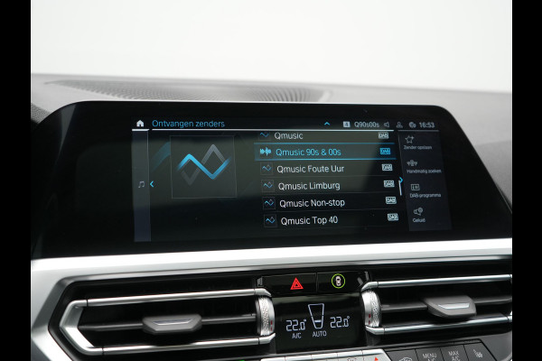 BMW 3 Serie Touring 320e M Sport Plug In Hybrid 204pk Dealer O.H. PHEV | Trekhaak Af Fabriek | Panodak | Camera | Adaptief Onderstel | 19"L.M | Alcantara Sportstoelen Memory & Verwarmd | Sfeerverlichting | Apple Carplay | Keyless | Navigatie | DAB |