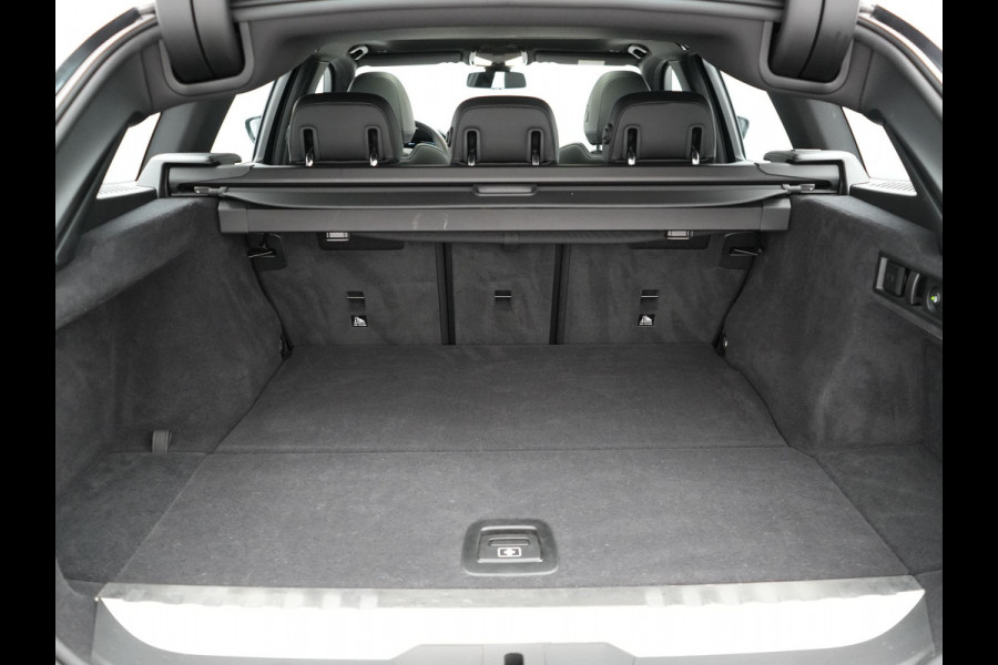 BMW 3 Serie Touring 320e M Sport Plug In Hybrid 204pk Dealer O.H. PHEV | Trekhaak Af Fabriek | Panodak | Camera | Adaptief Onderstel | 19"L.M | Alcantara Sportstoelen Memory & Verwarmd | Sfeerverlichting | Apple Carplay | Keyless | Navigatie | DAB |