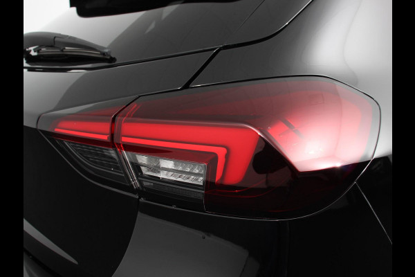 Opel Corsa 1.2 GS Line 131pk Aut. Navigatie Apple Carplay/Android Auto Camera Parkeersensoren Cruise Control Stoelverwarming Getinte ramen Airco