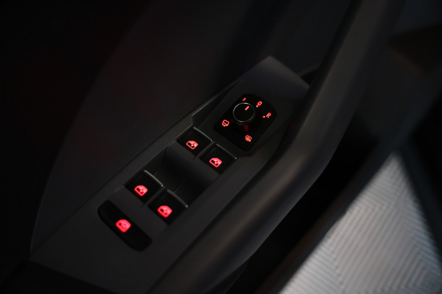 Volkswagen T-Cross 1.0 TSI DSG United CARPLAY STOELVW PDC CRUISE '21