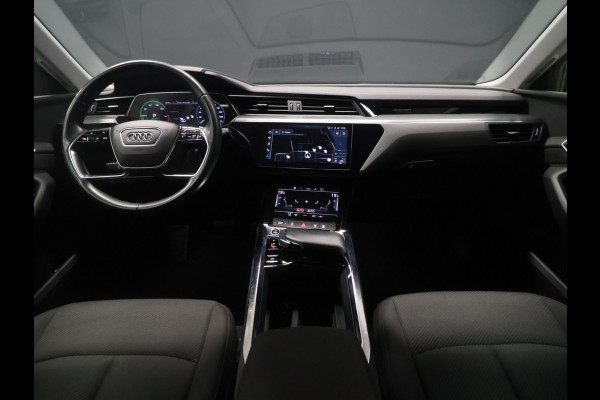 Audi e-tron 55 quattro edition Sport 95 kWh [TREKHAAK AFNEEMBAAR, CAMERA, PDC V+A, LEDVERLICHTING, CRUISE CONTROL, BLUETOOTH, ELEKTRISCHE ACHTERKLEP, CLIMATE CONTROL, NIEUWSTAAT]