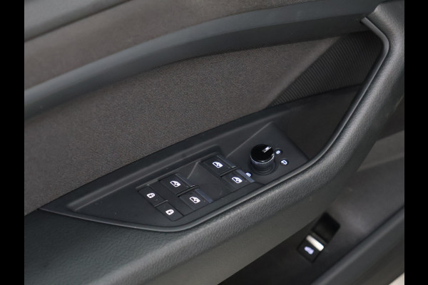 Audi e-tron 55 quattro edition Sport 95 kWh [TREKHAAK AFNEEMBAAR, CAMERA, PDC V+A, LEDVERLICHTING, CRUISE CONTROL, BLUETOOTH, ELEKTRISCHE ACHTERKLEP, CLIMATE CONTROL, NIEUWSTAAT]