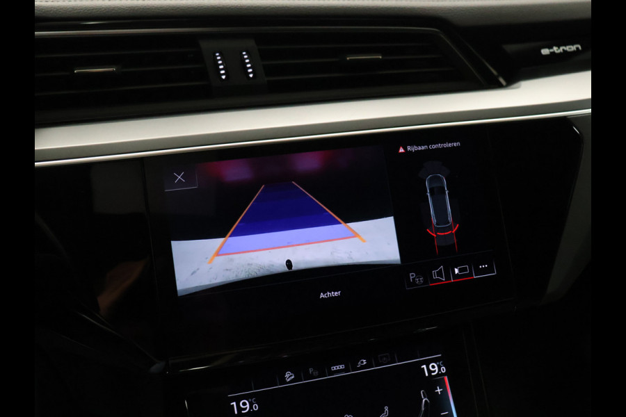 Audi e-tron 55 quattro edition Sport 95 kWh [TREKHAAK AFNEEMBAAR, CAMERA, PDC V+A, LEDVERLICHTING, CRUISE CONTROL, BLUETOOTH, ELEKTRISCHE ACHTERKLEP, CLIMATE CONTROL, NIEUWSTAAT]