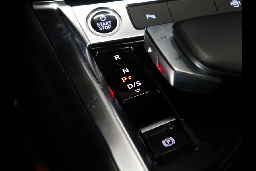 Audi e-tron 55 quattro edition Sport 95 kWh [TREKHAAK AFNEEMBAAR, CAMERA, PDC V+A, LEDVERLICHTING, CRUISE CONTROL, BLUETOOTH, ELEKTRISCHE ACHTERKLEP, CLIMATE CONTROL, NIEUWSTAAT]