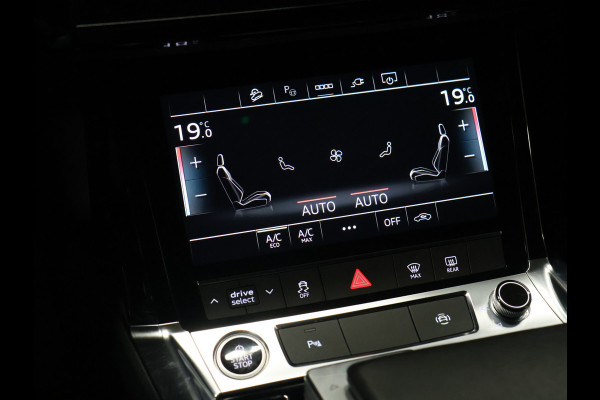 Audi e-tron 55 quattro edition Sport 95 kWh [TREKHAAK AFNEEMBAAR, CAMERA, PDC V+A, LEDVERLICHTING, CRUISE CONTROL, BLUETOOTH, ELEKTRISCHE ACHTERKLEP, CLIMATE CONTROL, NIEUWSTAAT]