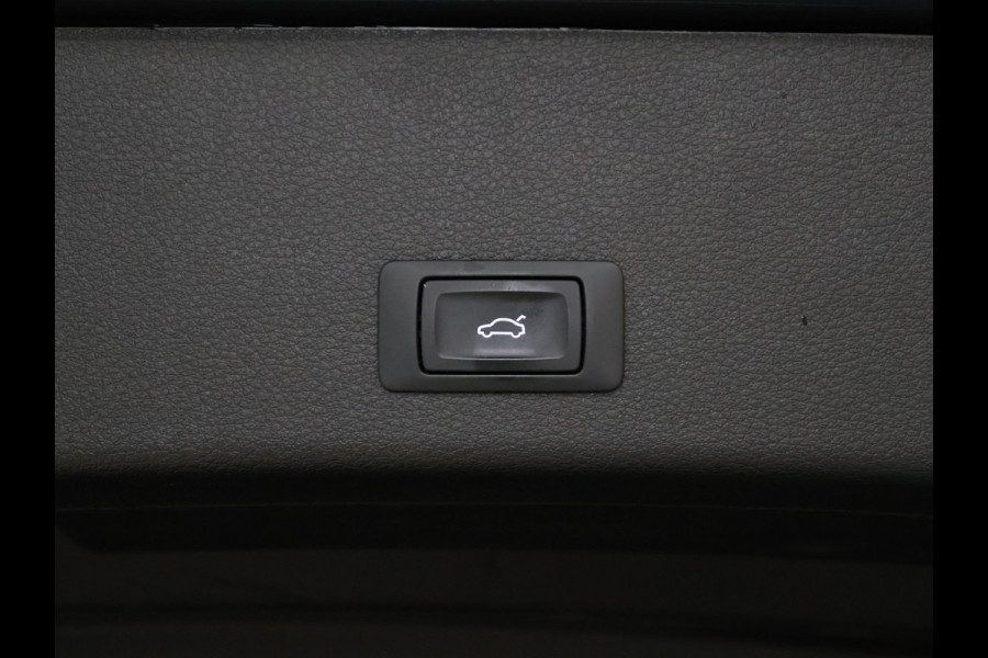 Audi e-tron 55 quattro edition Sport 95 kWh [TREKHAAK AFNEEMBAAR, CAMERA, PDC V+A, LEDVERLICHTING, CRUISE CONTROL, BLUETOOTH, ELEKTRISCHE ACHTERKLEP, CLIMATE CONTROL, NIEUWSTAAT]