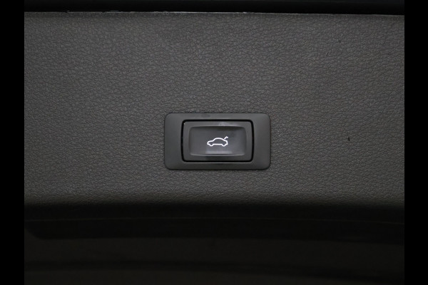 Audi e-tron 55 quattro edition Sport 95 kWh [TREKHAAK AFNEEMBAAR, CAMERA, PDC V+A, LEDVERLICHTING, CRUISE CONTROL, BLUETOOTH, ELEKTRISCHE ACHTERKLEP, CLIMATE CONTROL, NIEUWSTAAT]