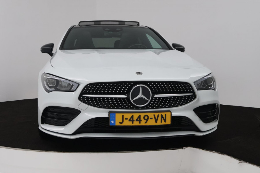 Mercedes-Benz CLA-Klasse 180 Business Solution AMG (PANORAMADAK, SFEERVERLICHTING, STOELVERWARMING, ACHTERUITRIJCAMERA)