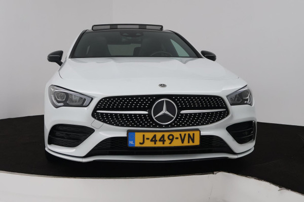 Mercedes-Benz CLA-Klasse 180 Business Solution AMG (PANORAMADAK, SFEERVERLICHTING, STOELVERWARMING, ACHTERUITRIJCAMERA)
