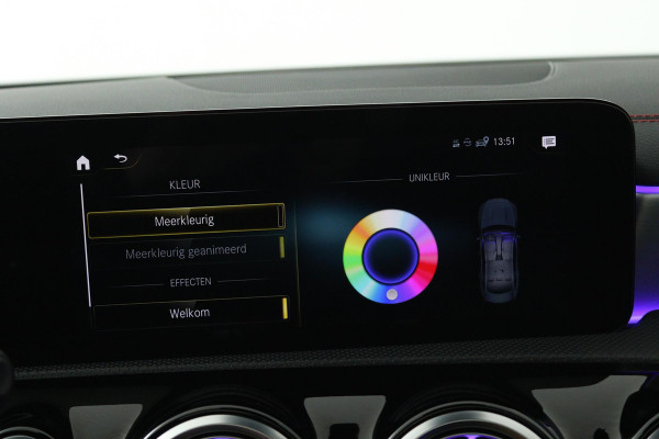 Mercedes-Benz CLA-Klasse 180 Business Solution AMG (PANORAMADAK, SFEERVERLICHTING, STOELVERWARMING, ACHTERUITRIJCAMERA)