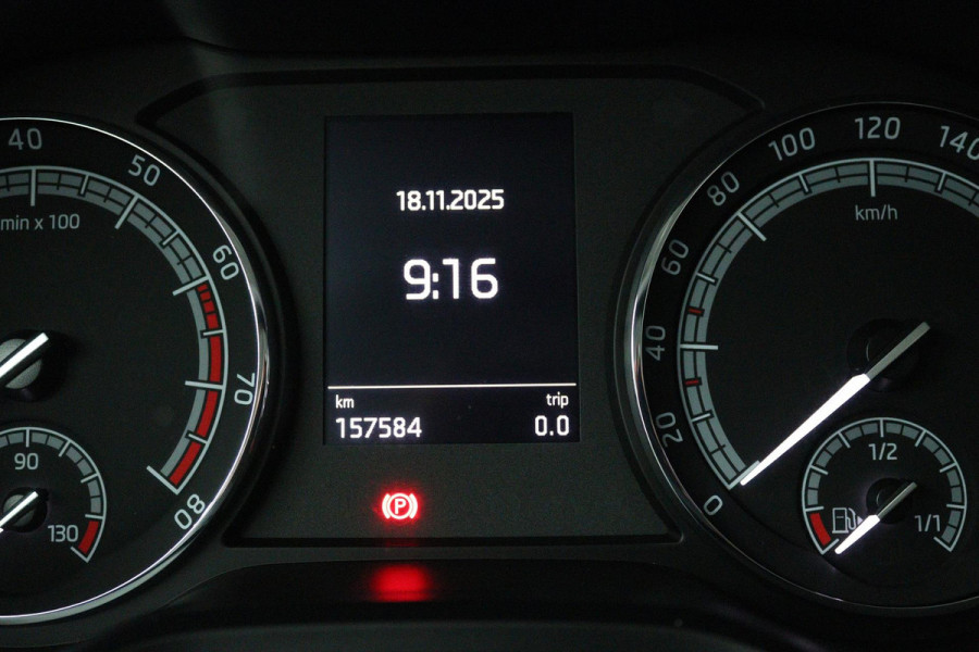 Škoda Karoq 1.0 TSI Ambition Business (PANORAMADAK, TREKHAAK, NAVIGATIE CARPLAY, AUTOMAAT)