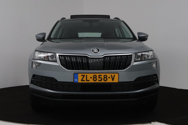 Škoda Karoq 1.0 TSI Ambition Business (PANORAMADAK, TREKHAAK, NAVIGATIE CARPLAY, AUTOMAAT)