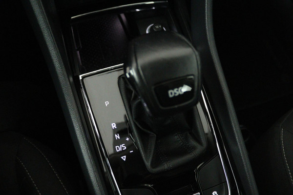 Škoda Karoq 1.0 TSI Ambition Business (PANORAMADAK, TREKHAAK, NAVIGATIE CARPLAY, AUTOMAAT)