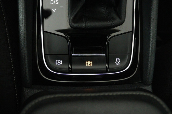 Škoda Karoq 1.0 TSI Ambition Business (PANORAMADAK, TREKHAAK, NAVIGATIE CARPLAY, AUTOMAAT)