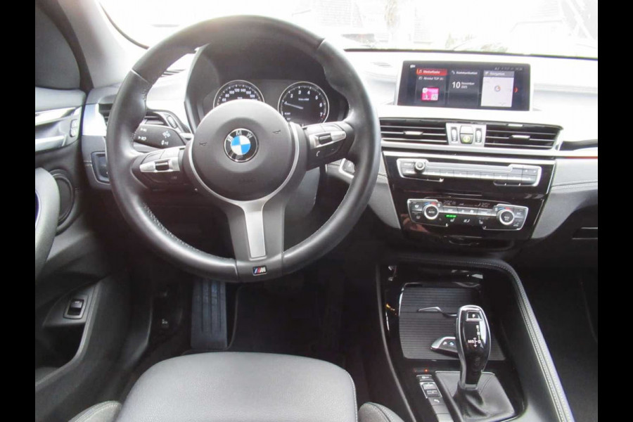BMW X1 sDrive18i SPORTLINE ** LED, NAVI+, HALF-LEDER, TREKH, PRIVACY, ELECTR. A-KLEP ** 1e EIG - UNFALLFREI - 47 dkm (!) ** ** INFORMEER OOK NAAR ONZE AANTREKKELIJKE FINANCIAL-LEASE TARIEVEN **