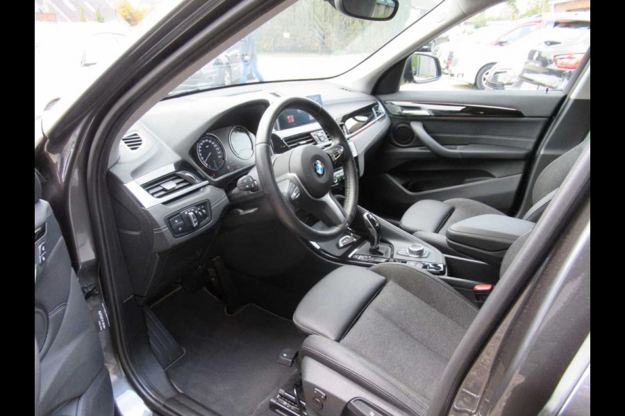 BMW X1 sDrive18i SPORTLINE ** LED, NAVI+, HALF-LEDER, TREKH, PRIVACY, ELECTR. A-KLEP ** 1e EIG - UNFALLFREI - 47 dkm (!) ** ** INFORMEER OOK NAAR ONZE AANTREKKELIJKE FINANCIAL-LEASE TARIEVEN **