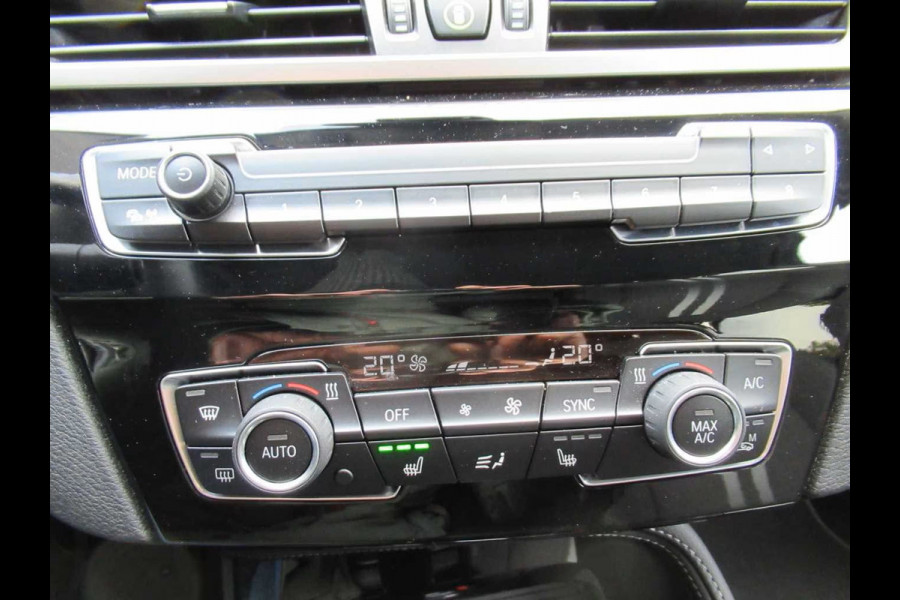 BMW X1 sDrive18i SPORTLINE ** LED, NAVI+, HALF-LEDER, TREKH, PRIVACY, ELECTR. A-KLEP ** 1e EIG - UNFALLFREI - 47 dkm (!) ** ** INFORMEER OOK NAAR ONZE AANTREKKELIJKE FINANCIAL-LEASE TARIEVEN **