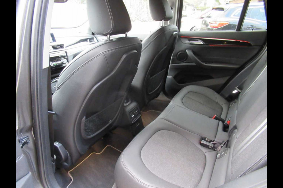BMW X1 sDrive18i SPORTLINE ** LED, NAVI+, HALF-LEDER, TREKH, PRIVACY, ELECTR. A-KLEP ** 1e EIG - UNFALLFREI - 47 dkm (!) ** ** INFORMEER OOK NAAR ONZE AANTREKKELIJKE FINANCIAL-LEASE TARIEVEN **