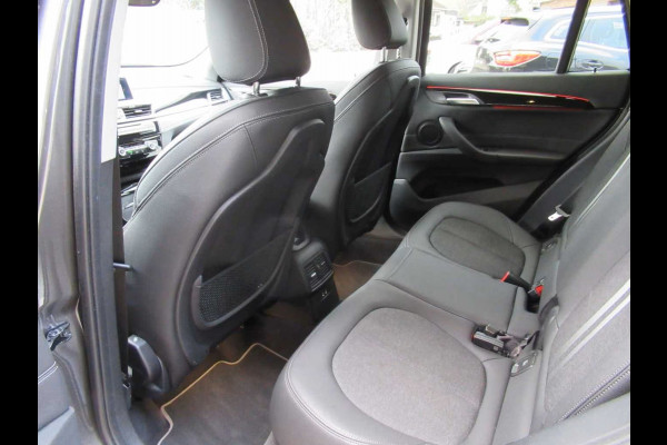 BMW X1 sDrive18i SPORTLINE ** LED, NAVI+, HALF-LEDER, TREKH, PRIVACY, ELECTR. A-KLEP ** 1e EIG - UNFALLFREI - 47 dkm (!) ** ** INFORMEER OOK NAAR ONZE AANTREKKELIJKE FINANCIAL-LEASE TARIEVEN **