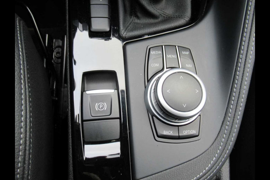 BMW X1 sDrive18i SPORTLINE ** LED, NAVI+, HALF-LEDER, TREKH, PRIVACY, ELECTR. A-KLEP ** 1e EIG - UNFALLFREI - 47 dkm (!) ** ** INFORMEER OOK NAAR ONZE AANTREKKELIJKE FINANCIAL-LEASE TARIEVEN **