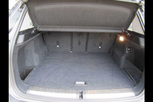 BMW X1 sDrive18i SPORTLINE ** LED, NAVI+, HALF-LEDER, TREKH, PRIVACY, ELECTR. A-KLEP ** 1e EIG - UNFALLFREI - 47 dkm (!) ** ** INFORMEER OOK NAAR ONZE AANTREKKELIJKE FINANCIAL-LEASE TARIEVEN **