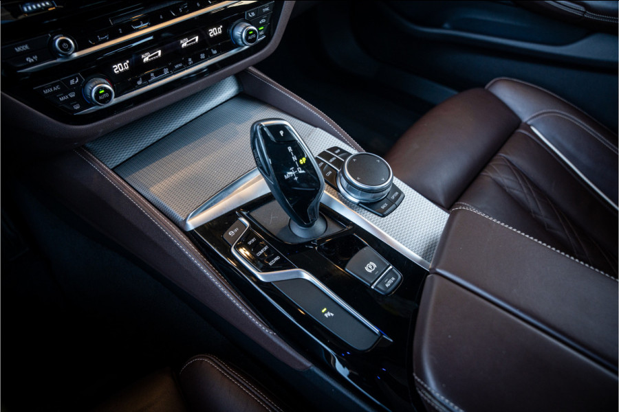 BMW 5 Serie Touring 520i High Executive - M Sport | Panorama | Memory | HUD | Virtual