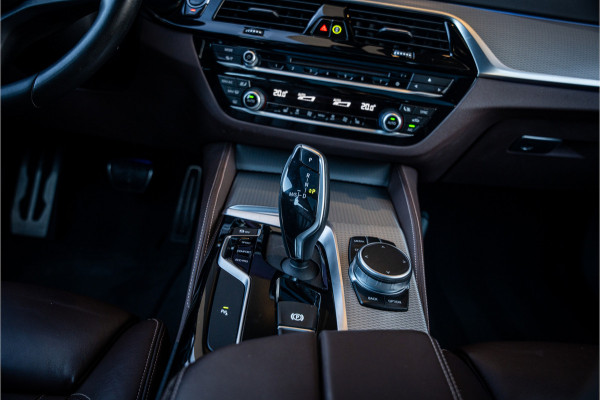 BMW 5 Serie Touring 520i High Executive - M Sport | Panorama | Memory | HUD | Virtual