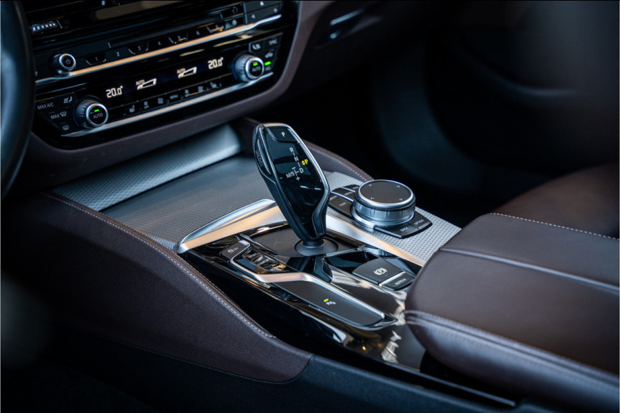 BMW 5 Serie Touring 520i High Executive - M Sport | Panorama | Memory | HUD | Virtual