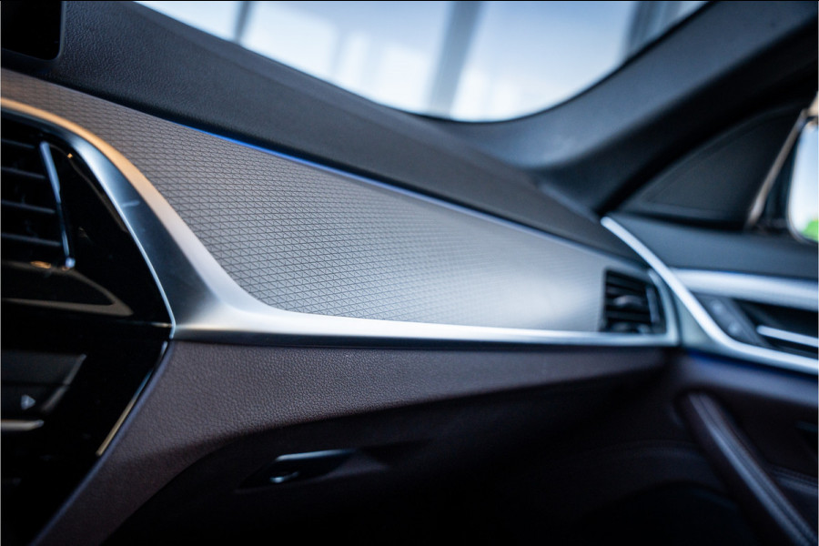 BMW 5 Serie Touring 520i High Executive - M Sport | Panorama | Memory | HUD | Virtual
