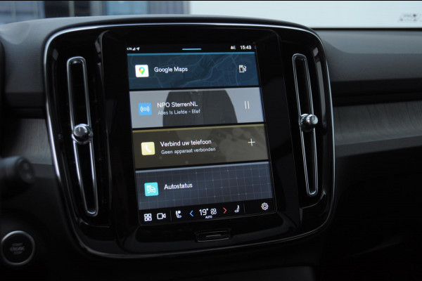 Volvo XC40 211PK Automaat B4 Ultimate Dark / Adaptieve cruise control / BLIS / Pixel LED / 20” velgen / Leder interieur / Stoel en stuurwielverwarming / 360 camera / Elektrische stoelen / Panoramadak