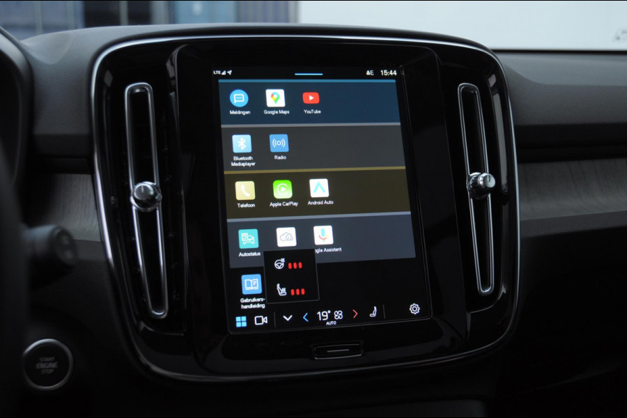 Volvo XC40 211PK Automaat B4 Ultimate Dark / Adaptieve cruise control / BLIS / Pixel LED / 20” velgen / Leder interieur / Stoel en stuurwielverwarming / 360 camera / Elektrische stoelen / Panoramadak