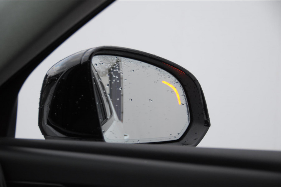 Volvo XC40 211PK Automaat B4 Ultimate Dark / Adaptieve cruise control / BLIS / Pixel LED / 20” velgen / Leder interieur / Stoel en stuurwielverwarming / 360 camera / Elektrische stoelen / Panoramadak