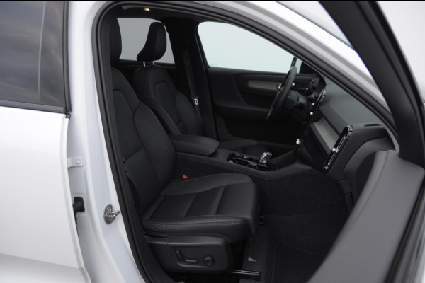 Volvo XC40 211PK Automaat B4 Ultimate Dark / Adaptieve cruise control / BLIS / Pixel LED / 20” velgen / Leder interieur / Stoel en stuurwielverwarming / 360 camera / Elektrische stoelen / Panoramadak