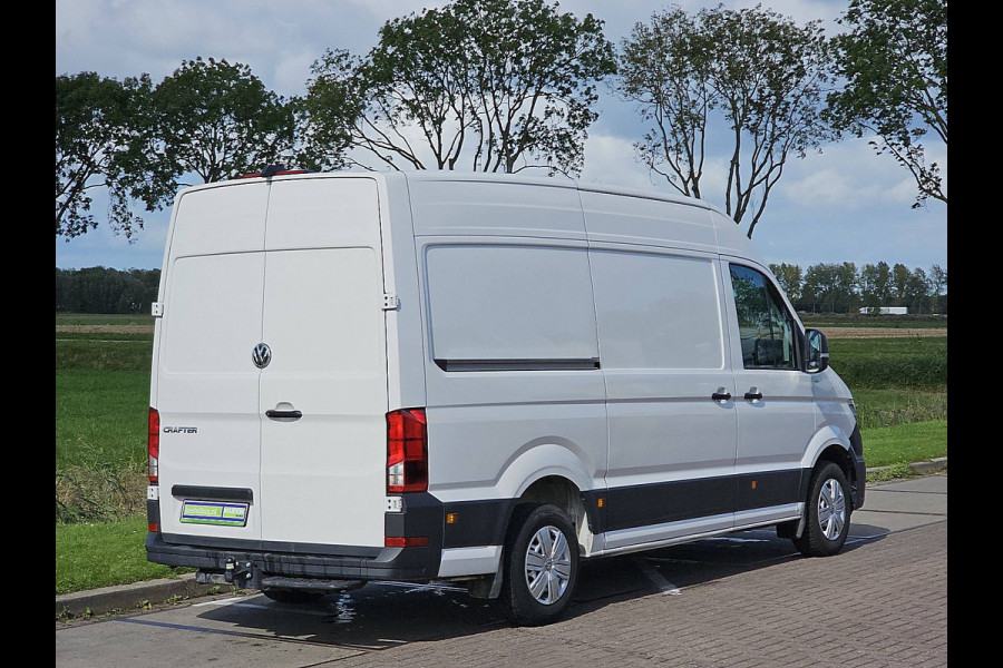 Volkswagen Crafter 35 2.0 TDI L3H3 140Pk Airco Automaat Trekhaak Camera Euro6 CarPlay!