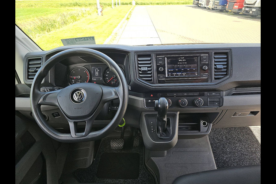 Volkswagen Crafter 35 2.0 TDI L3H3 140Pk Airco Automaat Trekhaak Camera Euro6 CarPlay!
