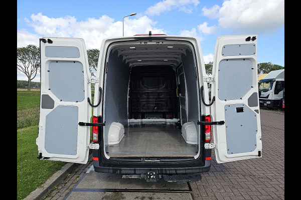 Volkswagen Crafter 35 2.0 TDI L3H3 140Pk Airco Automaat Trekhaak Camera Euro6 CarPlay!