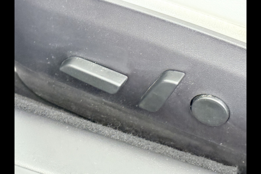 Tesla Model 3 Long Range AWD 75kWh SOH 88% 463PK Lmv 19" Ivoor Premium Audio AutoPilot Panoramadak Camera's Leer Adaptive-Cruise-Control+Stop& 4WD Stoel en achterbank verwarming Elektr.Stoelen+Memory+Easy-Entry WiFi Origineel Nederlandse Auto Garantie op Accu/Motor tot 20-12-2027/192.000km