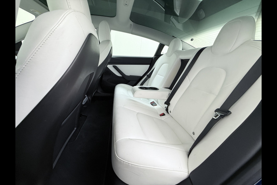 Tesla Model 3 Long Range AWD 75kWh SOH 88% 463PK Lmv 19" Ivoor Premium Audio AutoPilot Panoramadak Camera's Leer Adaptive-Cruise-Control+Stop& 4WD Stoel en achterbank verwarming Elektr.Stoelen+Memory+Easy-Entry WiFi Origineel Nederlandse Auto Garantie op Accu/Motor tot 20-12-2027/192.000km
