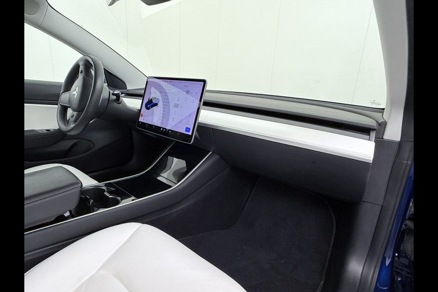 Tesla Model 3 Long Range AWD 75kWh SOH 88% 463PK Lmv 19" Ivoor Premium Audio AutoPilot Panoramadak Camera's Leer Adaptive-Cruise-Control+Stop& 4WD Stoel en achterbank verwarming Elektr.Stoelen+Memory+Easy-Entry WiFi Origineel Nederlandse Auto Garantie op Accu/Motor tot 20-12-2027/192.000km