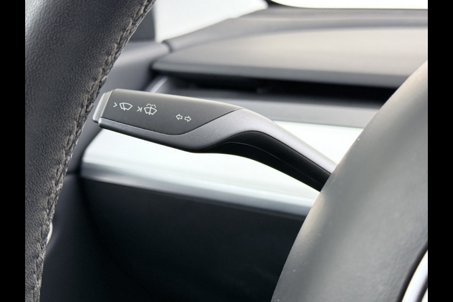 Tesla Model 3 Long Range AWD 75kWh SOH 88% 463PK Lmv 19" Ivoor Premium Audio AutoPilot Panoramadak Camera's Leer Adaptive-Cruise-Control+Stop& 4WD Stoel en achterbank verwarming Elektr.Stoelen+Memory+Easy-Entry WiFi Origineel Nederlandse Auto Garantie op Accu/Motor tot 20-12-2027/192.000km