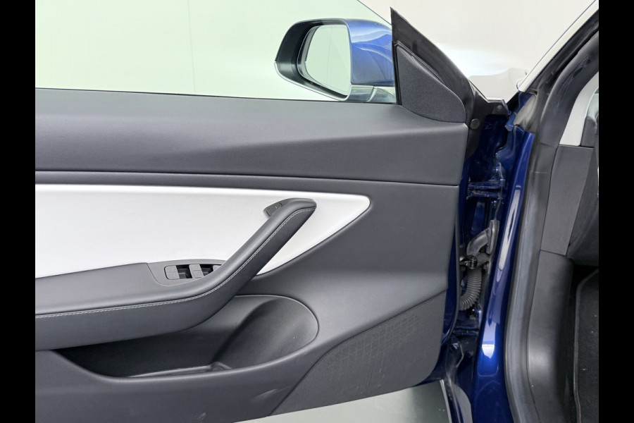 Tesla Model 3 Long Range AWD 75kWh SOH 88% 463PK Lmv 19" Ivoor Premium Audio AutoPilot Panoramadak Camera's Leer Adaptive-Cruise-Control+Stop& 4WD Stoel en achterbank verwarming Elektr.Stoelen+Memory+Easy-Entry WiFi Origineel Nederlandse Auto Garantie op Accu/Motor tot 20-12-2027/192.000km