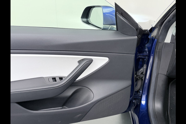 Tesla Model 3 Long Range AWD 75kWh SOH 88% 463PK Lmv 19" Ivoor Premium Audio AutoPilot Panoramadak Camera's Leer Adaptive-Cruise-Control+Stop& 4WD Stoel en achterbank verwarming Elektr.Stoelen+Memory+Easy-Entry WiFi Origineel Nederlandse Auto Garantie op Accu/Motor tot 20-12-2027/192.000km