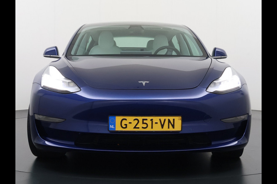 Tesla Model 3 Long Range AWD 75kWh SOH 88% 463PK Lmv 19" Ivoor Premium Audio AutoPilot Panoramadak Camera's Leer Adaptive-Cruise-Control+Stop& 4WD Stoel en achterbank verwarming Elektr.Stoelen+Memory+Easy-Entry WiFi Origineel Nederlandse Auto Garantie op Accu/Motor tot 20-12-2027/192.000km