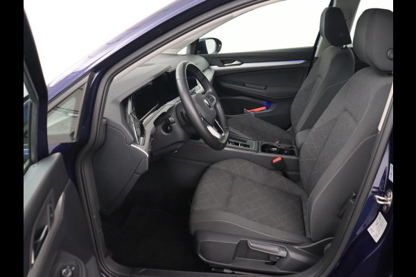 Volkswagen Golf 1.0 eTSI Life | Trekhaak | Full LED | Carplay | Navigatie | Adaptive cruise | Parkeerhulp | Digital Cockpit | Sfeerverlichting | Climate control