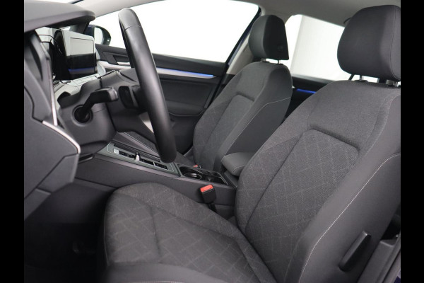 Volkswagen Golf 1.0 eTSI Life | Trekhaak | Full LED | Carplay | Navigatie | Adaptive cruise | Parkeerhulp | Digital Cockpit | Sfeerverlichting | Climate control