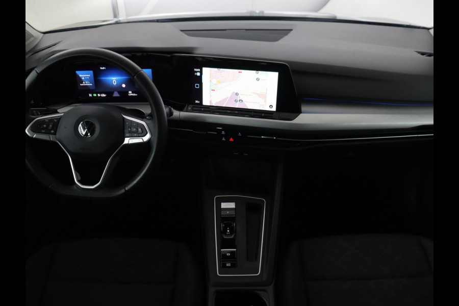 Volkswagen Golf 1.0 eTSI Life | Trekhaak | Full LED | Carplay | Navigatie | Adaptive cruise | Parkeerhulp | Digital Cockpit | Sfeerverlichting | Climate control