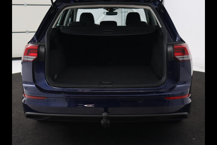 Volkswagen Golf 1.0 eTSI Life | Trekhaak | Full LED | Carplay | Navigatie | Adaptive cruise | Parkeerhulp | Digital Cockpit | Sfeerverlichting | Climate control