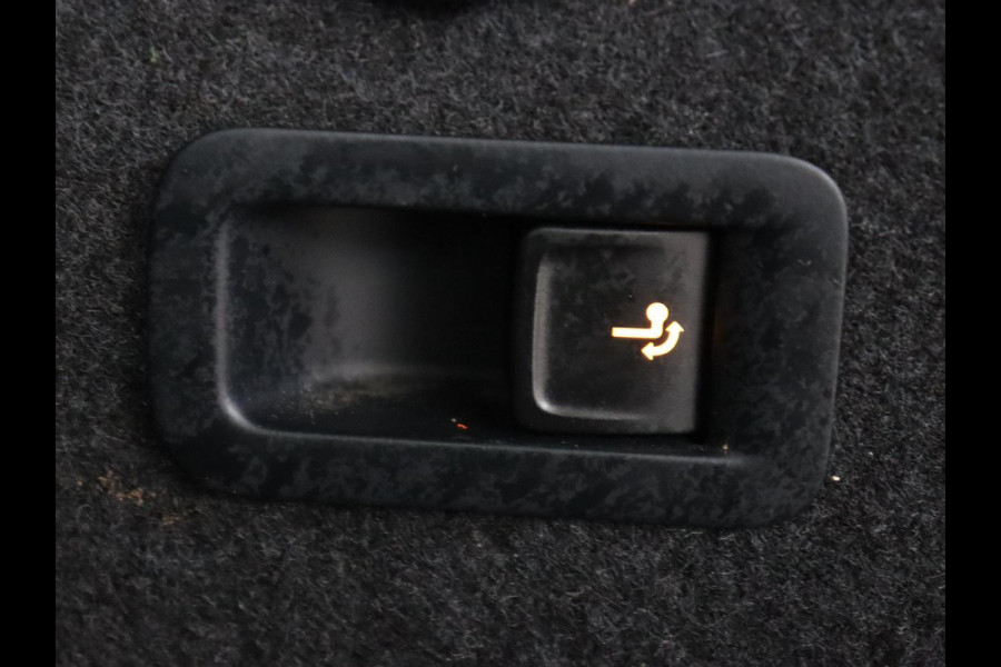 Volkswagen Golf 1.0 eTSI Life | Trekhaak | Full LED | Carplay | Navigatie | Adaptive cruise | Parkeerhulp | Digital Cockpit | Sfeerverlichting | Climate control