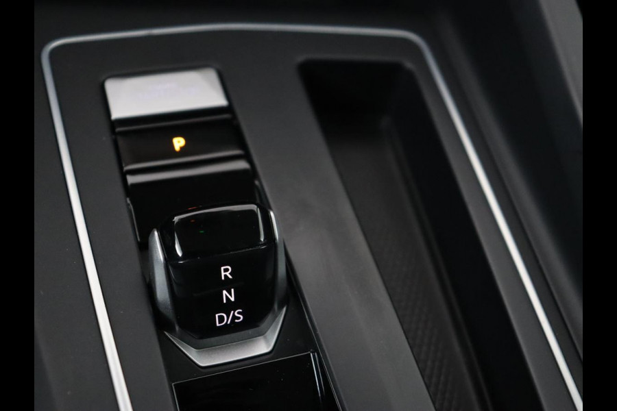 Volkswagen Golf 1.0 eTSI Life | Trekhaak | Full LED | Carplay | Navigatie | Adaptive cruise | Parkeerhulp | Digital Cockpit | Sfeerverlichting | Climate control